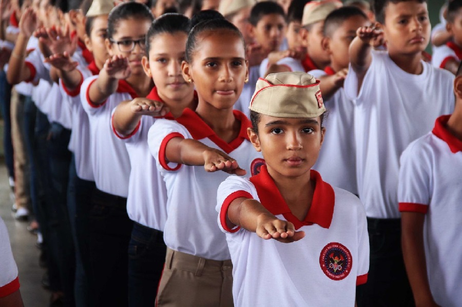 EDUCAÇÃO SEM MILITÂNCIA - Sucesso de colégios militares no Ideb reacende debate sobre educação militante da esquerda no ensino

