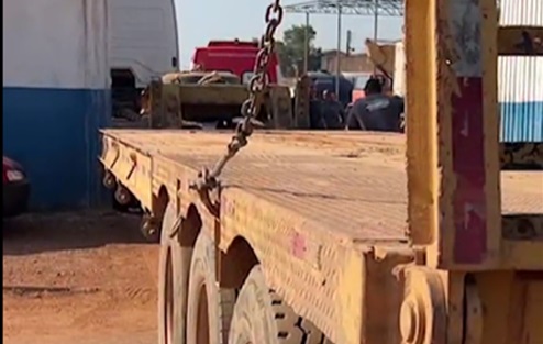 GRAVE ACIDENTE - Trabalhador fica com osso exposto após ser prensado por carreta durante manobra em empresa de Porto Velho