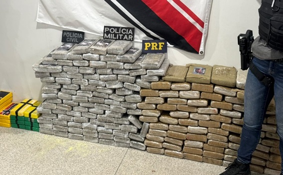 Casal cai em operação conjunta e polícia descobre quase 400 quilos de droga escondidos na mata