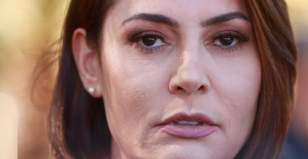 IRMÃO, É O SUPLENTE - Michelle registra candidatura ao Senado e R$ 4,4 milhões em bens

