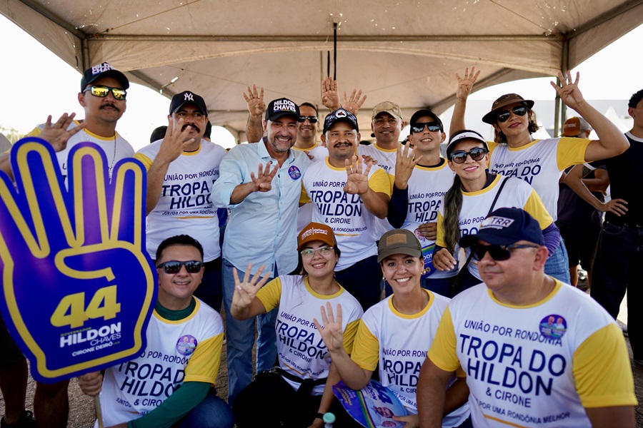 Hildon Chaves reúne apoiadores e lança campanha em adesivaço histórico