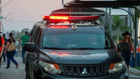 BEBÊ SALVA A MÃE - Mulher denuncia agressão e ameaças de morte enquanto segurava o filho no colo
