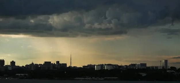 Ciclone avança pelo Brasil; veja onde haverá chuva, vento e frio