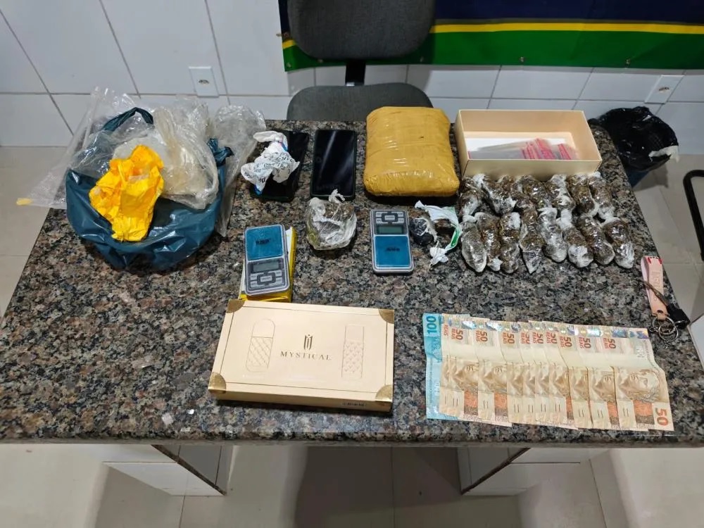 COMBATE E CERCO  AO TRÁFICO - Operação da PM prende três e apreende quase 1 kg de drogas na Linha 9, em Cacoal
