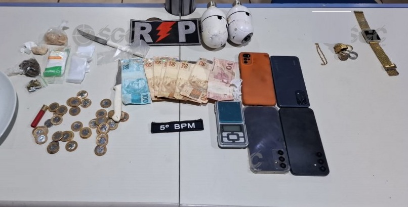 Jovem de 27 anos é preso com drogas, dinheiro, balança e munições em Porto Velho