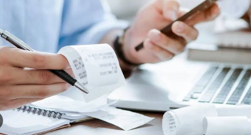 BRASIL DEVE 81,9% DO PIB - Endividamento das famílias bate recorde de 82% em julho e acompanha alta da dívida pública

