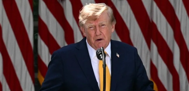 Trump anuncia controle de bilhões de barris de petróleo da Venezuela