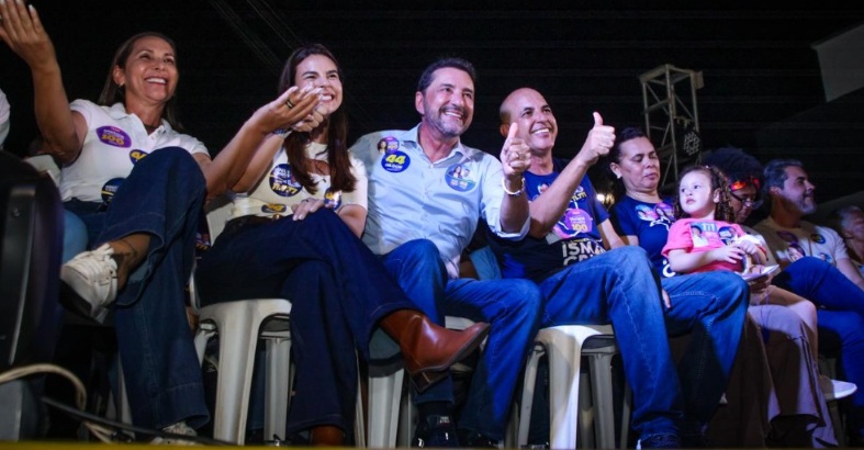 Em São Miguel, Hildon assume compromissos e recebe apoio de caravanas de diversos municípios da região