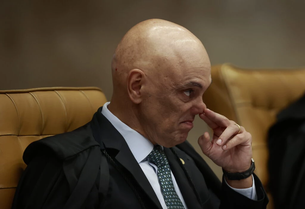 BODE-DE-BICHEIRA NA SALA - Folha de SP pede renúncia de Moraes do cargo de ministro do Supremo