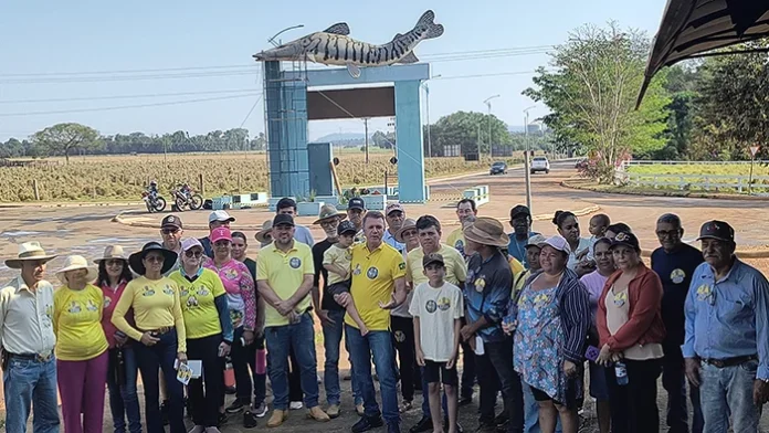 Em Cabixi, Luizinho Goebel mobiliza apoiadores em grande caminhada pelas ruas e avenidas da cidade