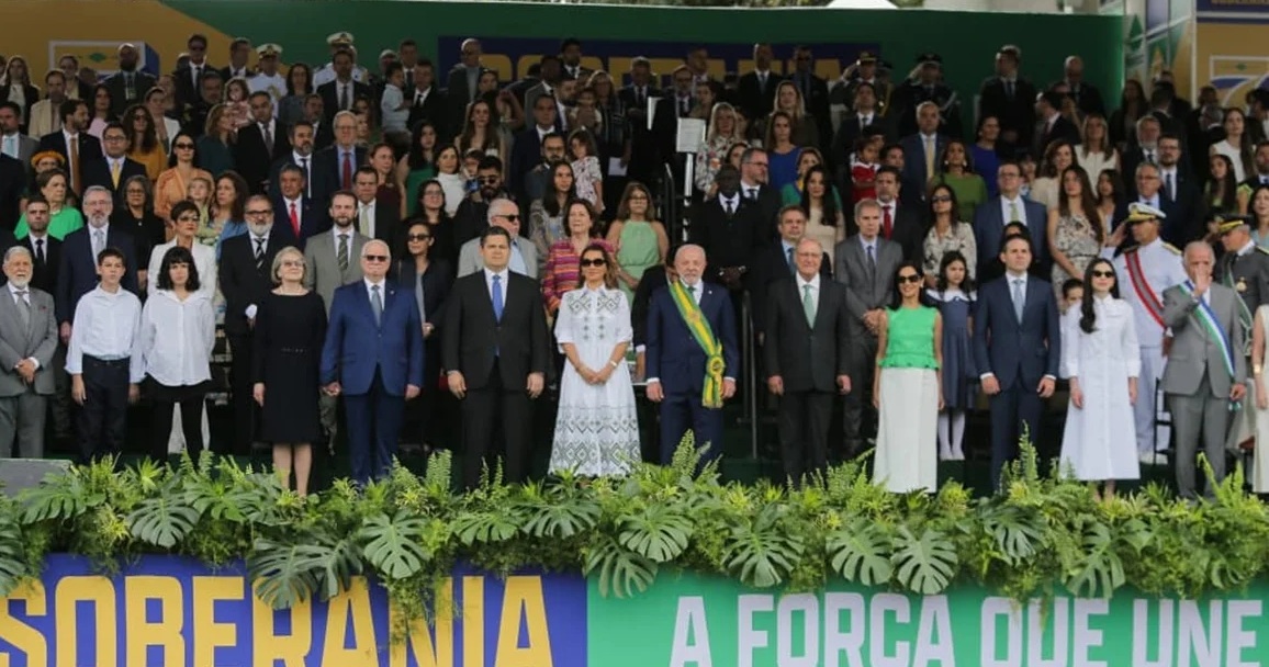 SETE DE SETEMBRO - Lula participa de desfile com Fachin, Alcolumbre e Motta
