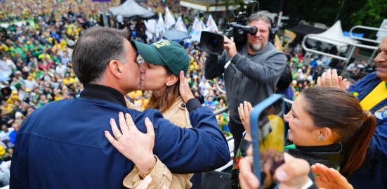 “Nossa batalha já está quase no fim”, diz Fernanda Bolsonaro