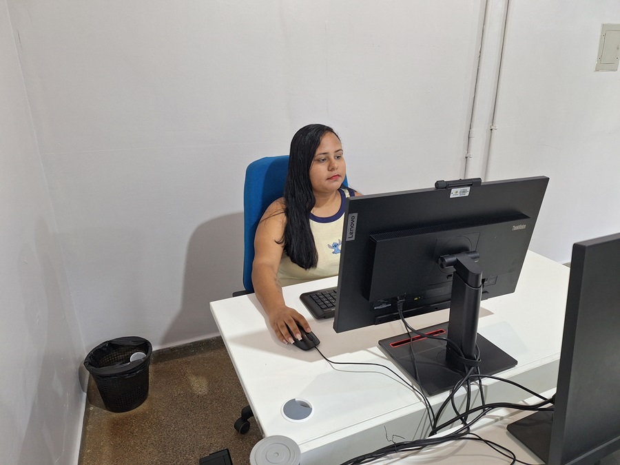TECNOLOGIA INAUGURADA - Primeira candidata PCD a realizar prova teórica online em Rondônia é aprovada
