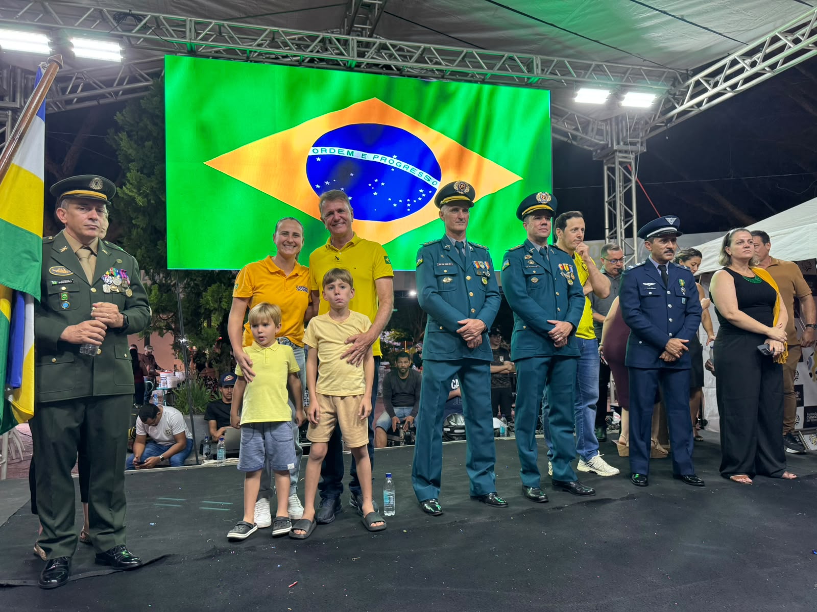LUIZINHO GOEBEL - Luizinho Goebel prestigia Desfile de Sete de Setembro em Vilhena