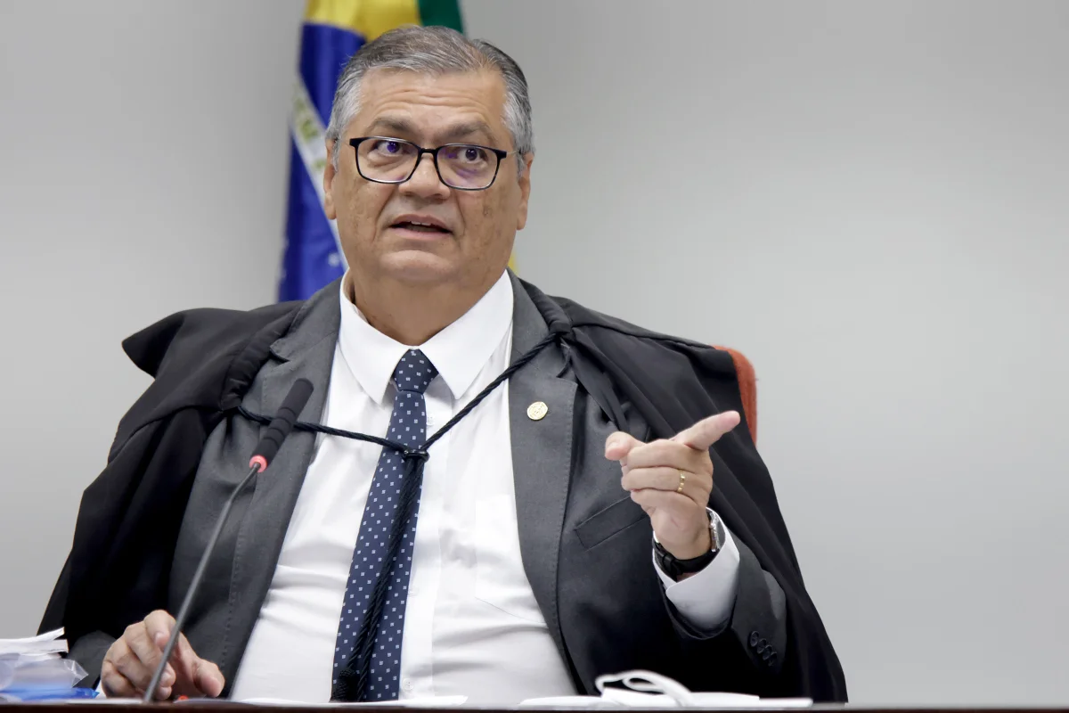 Dino usa inquérito sobre Dark Horse para reconduzir Andrei ao comando da PF