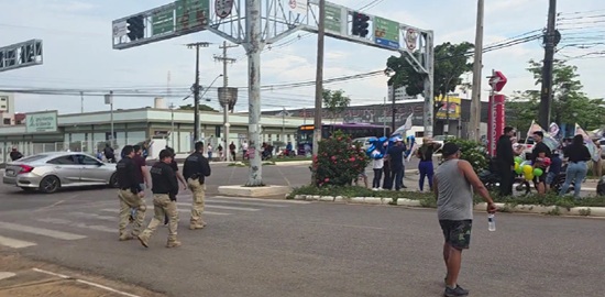 PROPAGANDA IRREGULAR - Justiça Eleitoral interrompe pit stop com som abusivo em avenida movimentada de Porto Velho

