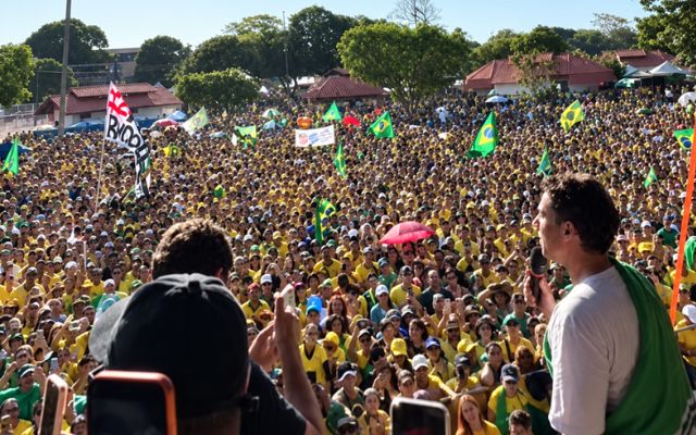 Nikolas reúne multidão em ato contra Alcolumbre no Amapá