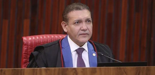 AFUNDOU NA LAMA - Nunes Marques avalia se declarar impedido em sessão do STF após mensagens