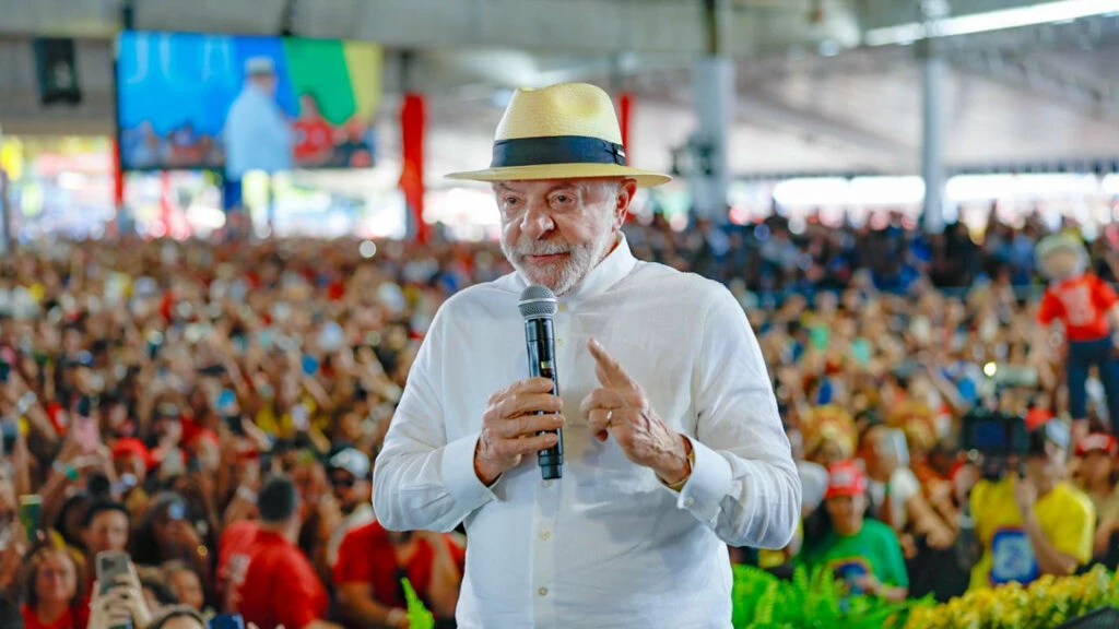 DANDO ORDENS AO SEU COMUNISTA - Lula diz que Fachin tem de evitar que crise no STF afete eleições

