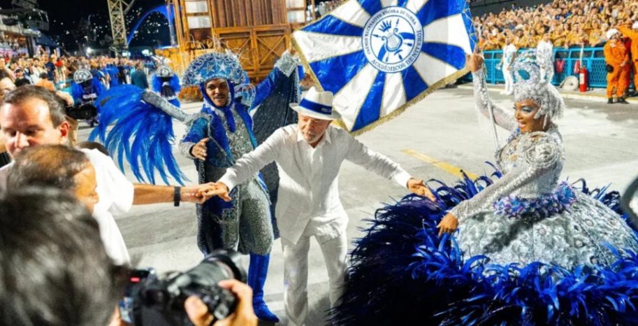 CRIMES ELEITORAIS NA CARA - TSE aceita ação de Flávio contra Lula por desfile de Carnaval

