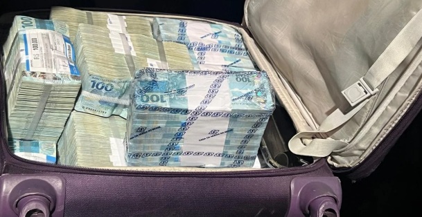 R$ 2 MILHÕES VIVOS APREENDIDOS - Gestão JHC admitiu passivo de R$ 212 milhões com empresa antes de renúncia

 