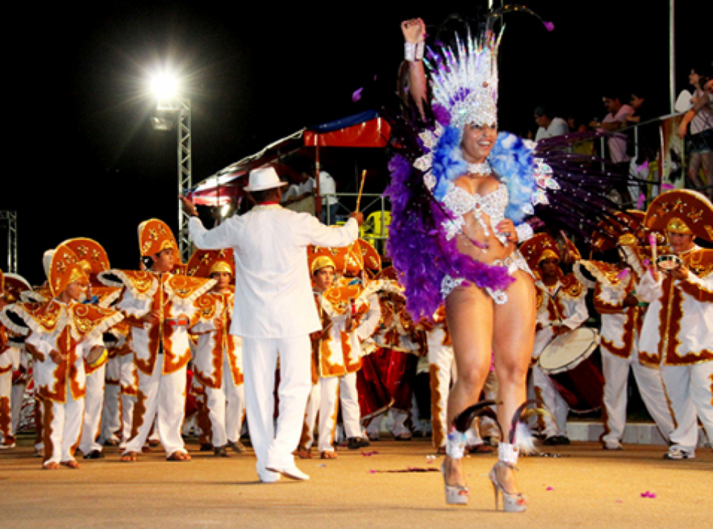 Com dinheiro no bolso, escolas farão Carnaval fora de época.