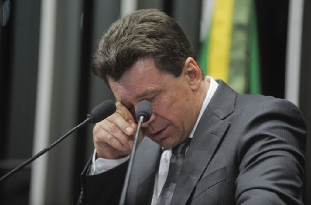 Defensores de Cassol se apressaram em divulgar que ele começará a cumprir pena em Brasília, mas mantém a pré-candidatura