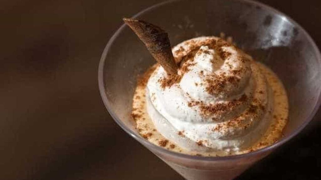 Faça um merengue de suspiro que leva vinho do porto branco