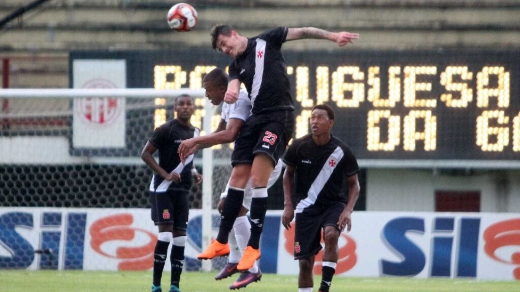 No dia do 'fico' de Zé Ricardo, Portuguesa vence reservas do Vasco