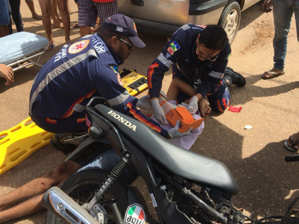Veículo bate em moto na Mamoré