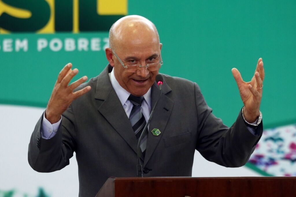 ATO FALHO? Após exposição em site, Confúcio apaga trecho de texto onde diz que em agosto não estará mais no governo