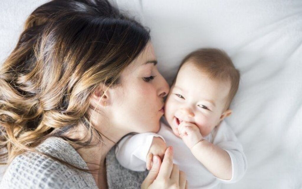 Beijo da morte: entenda porque beijar um bebê pode ser fatal