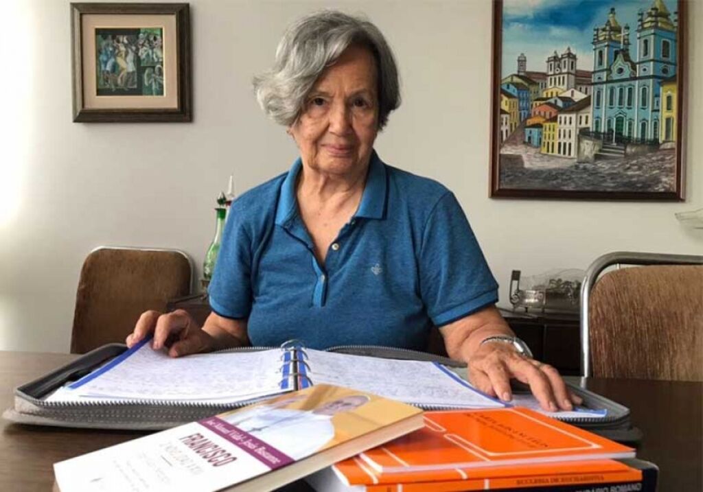 Bisavó de 86 anos termina 2ª faculdade e começa pós
