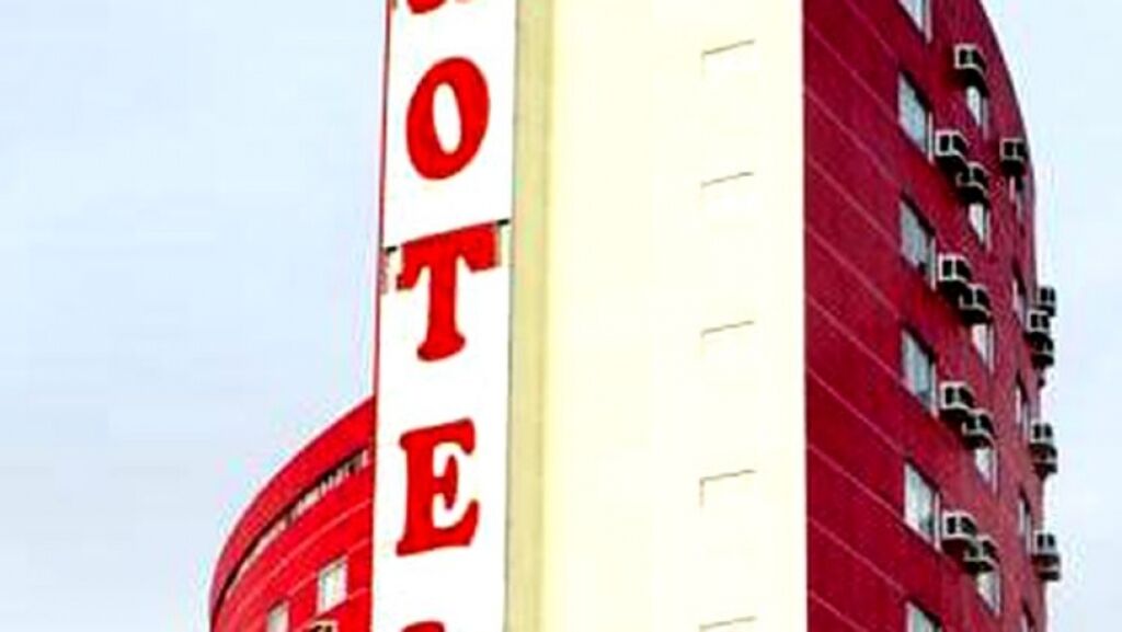 BR-364: Marido é surrado por populares após agredir mulher em hotel