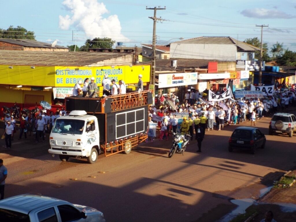 Caminhada Pela Paz reuniu grande multidão na Zona Leste