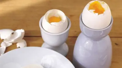 Crepioca, ovo na cesta e ovos benedict para um café da manhã diferente
