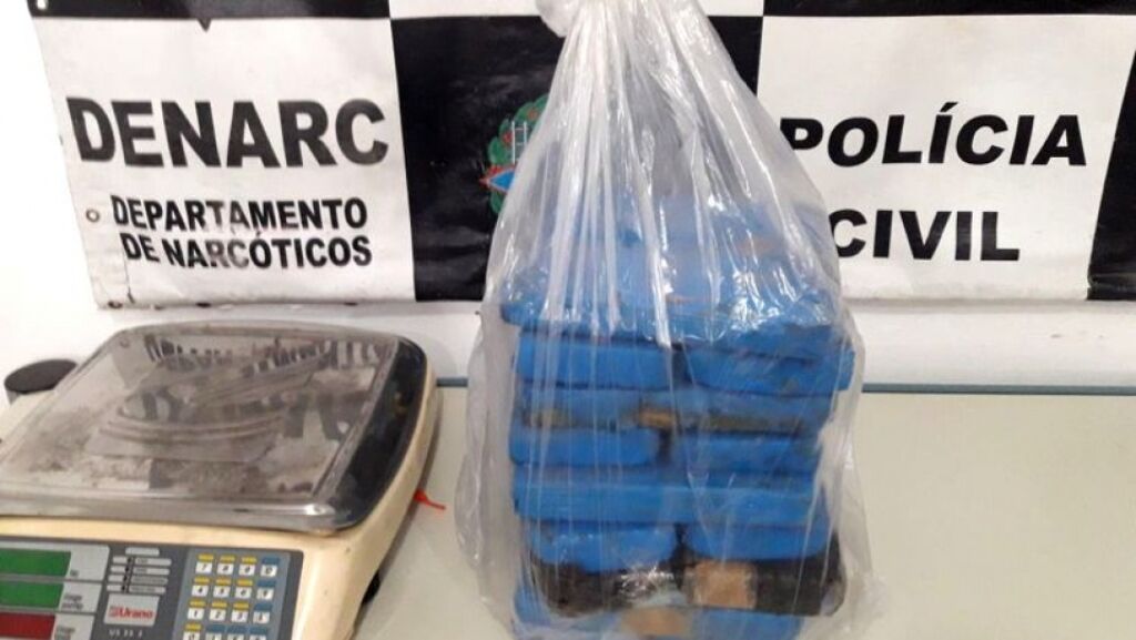 Denarc localiza carro com 20 quilos de cocaína em oficina