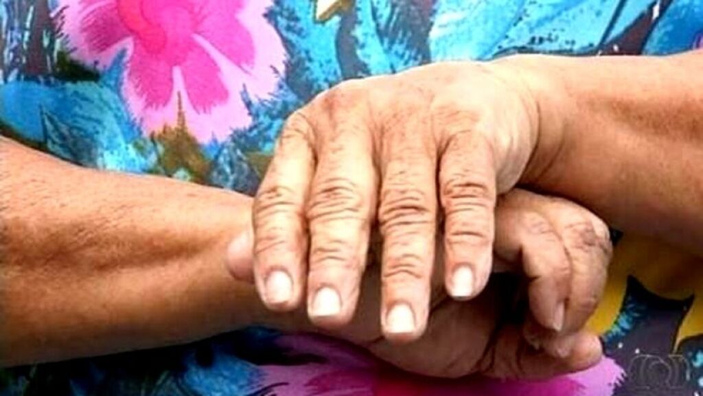 Filho agride e ameaça dar tiro na cabeça da mãe que negou dinheiro para droga