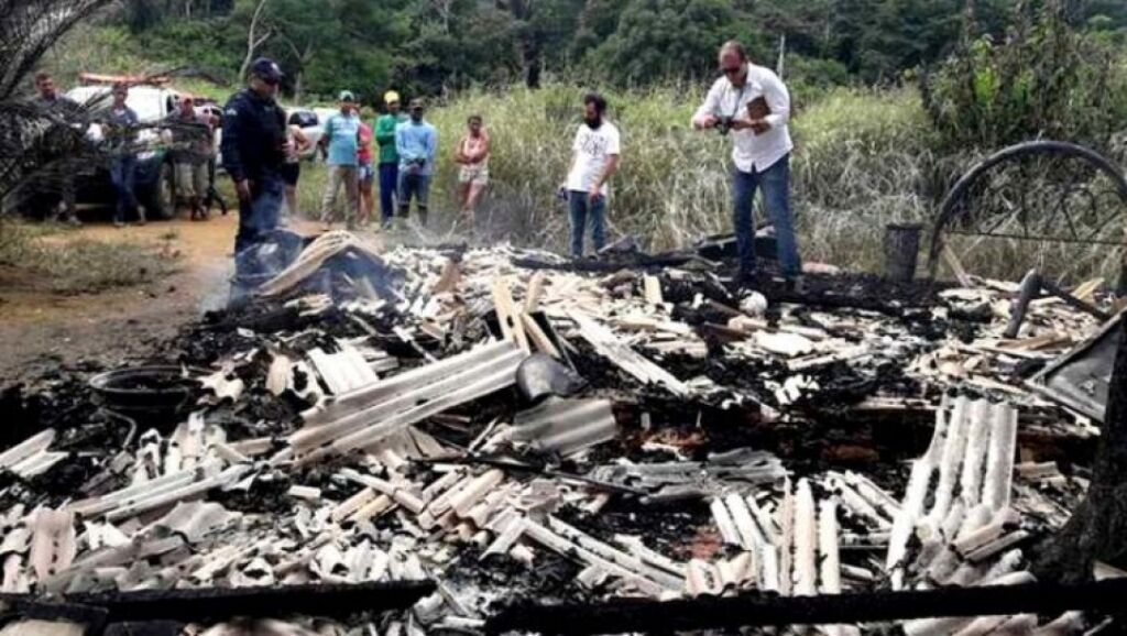 Homem é queimado vivo dentro de residência em Rondônia