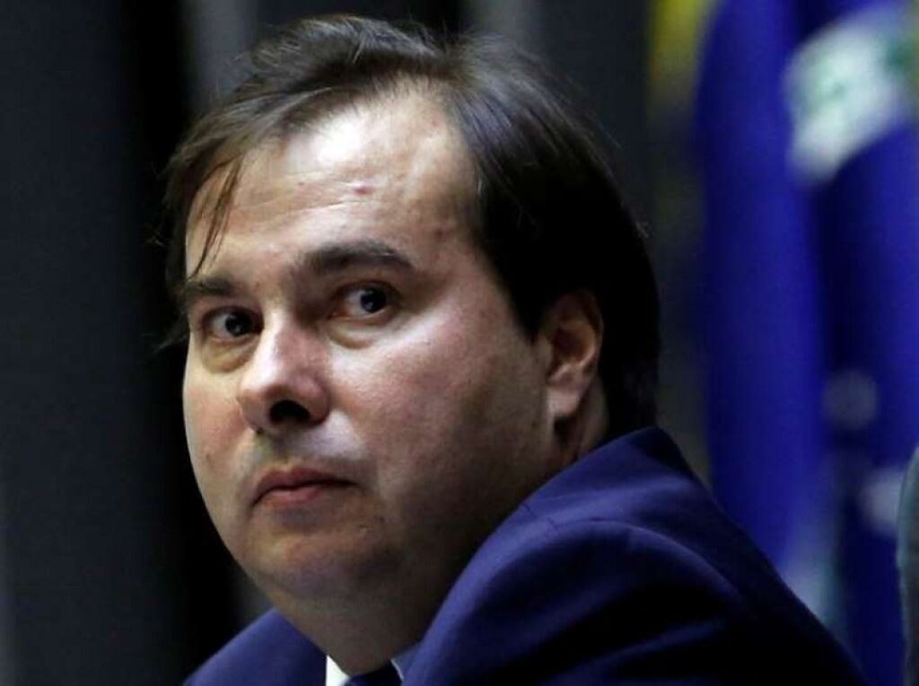 Maia permite tramitação de PECs em comissões durante intervenção no RJ