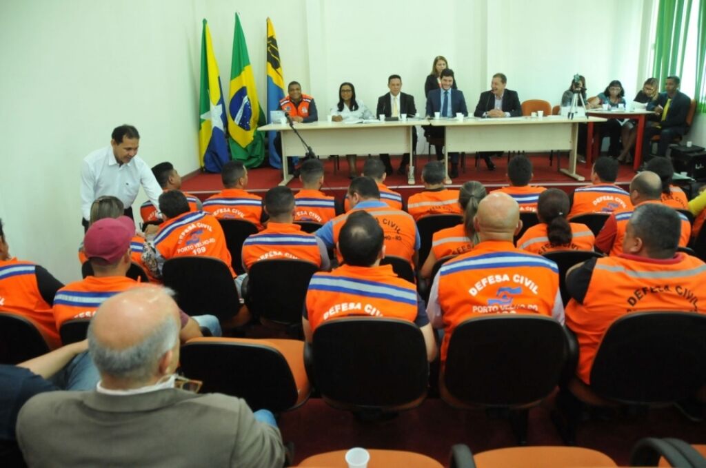 Moção de Aplausos é entregue à Defesa Civil