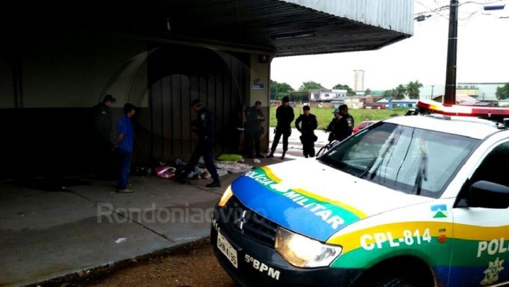 Morador de rua é brutalmente assassinado a facadas