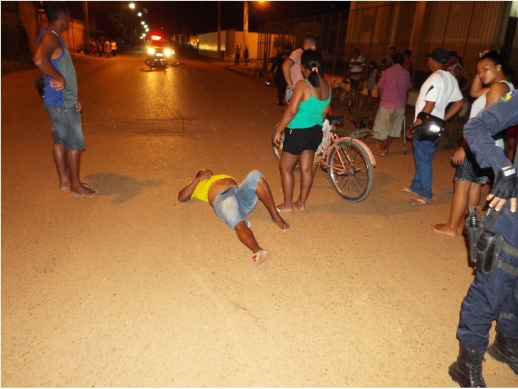 Motociclista e ciclista se envolvem em acidente, outra vez, no cruzamento da amador  com a cantuária