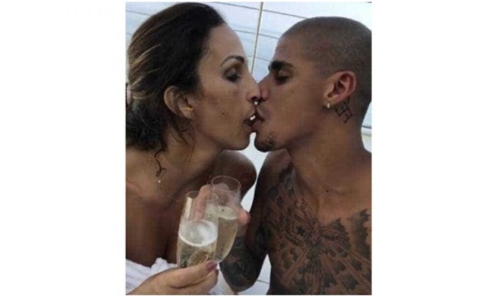 Namorado de Valesca Popozuda posta vídeo do casal em motel no Rio