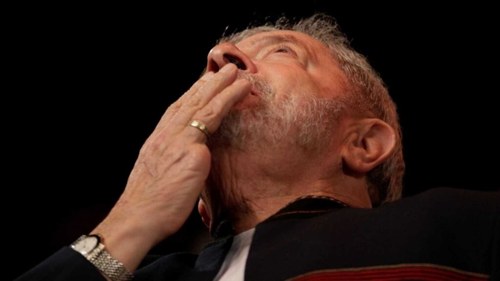Petistas veem prisão de Lula se aproximar: 'Querem foto da humilhação'