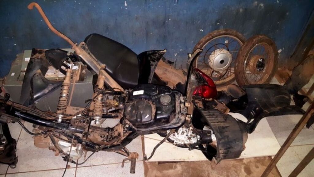 Polícia localiza desmanche de motos roubadas e quatro garotas são detidas