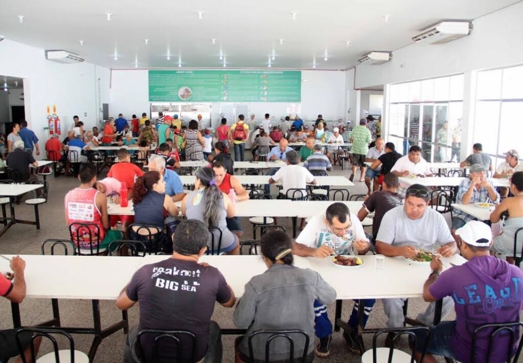 Prato Cheio da Zona Leste vende comida por um real e combate a depressão