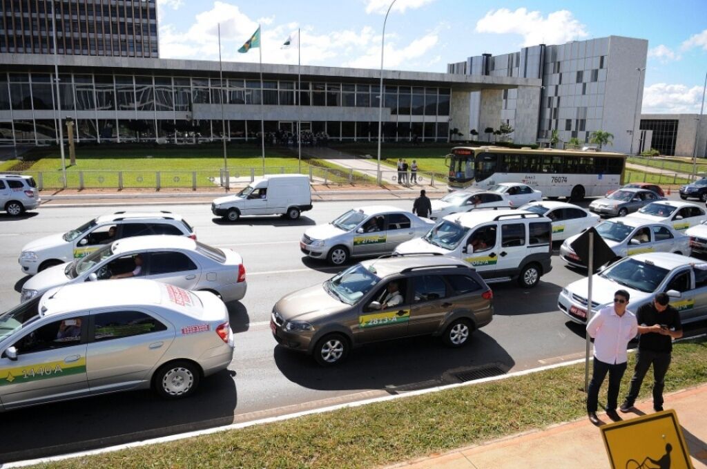 Senado aprova mudanças e projeto do Uber