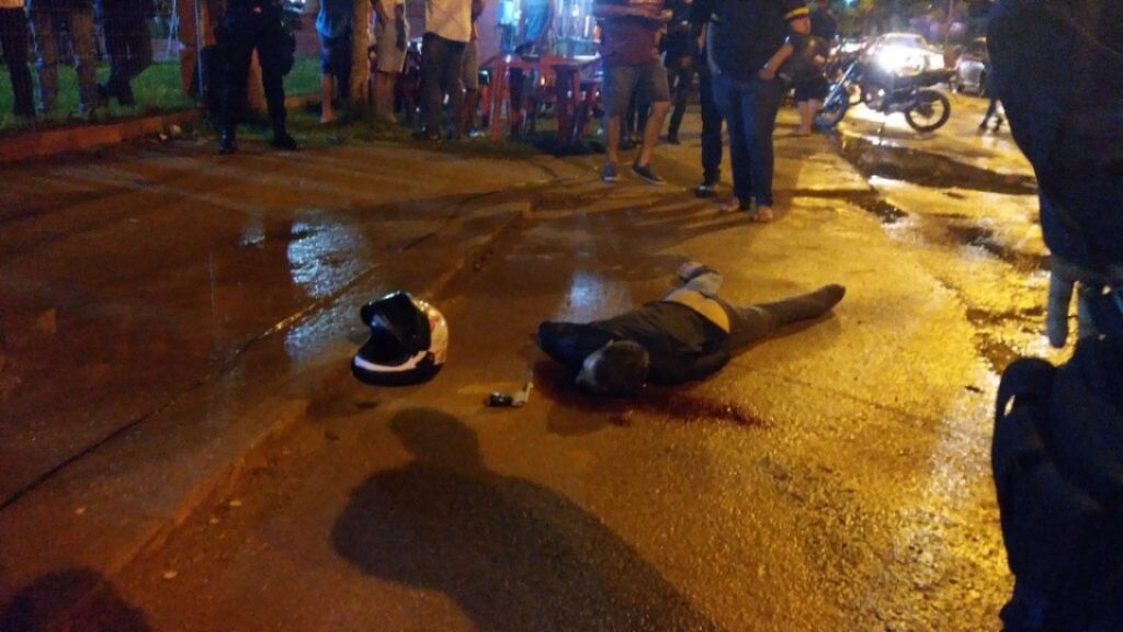 Suspeito armado morre baleado após tentativa de roubo em frente à faculdade