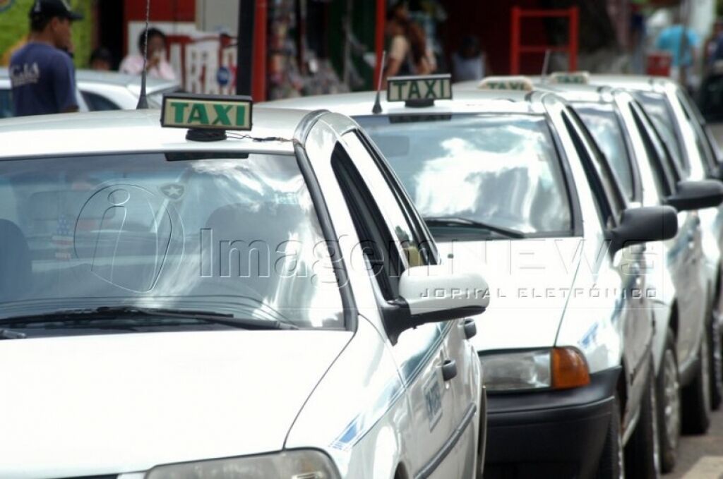 Taxista é preso por dirigir embriagado